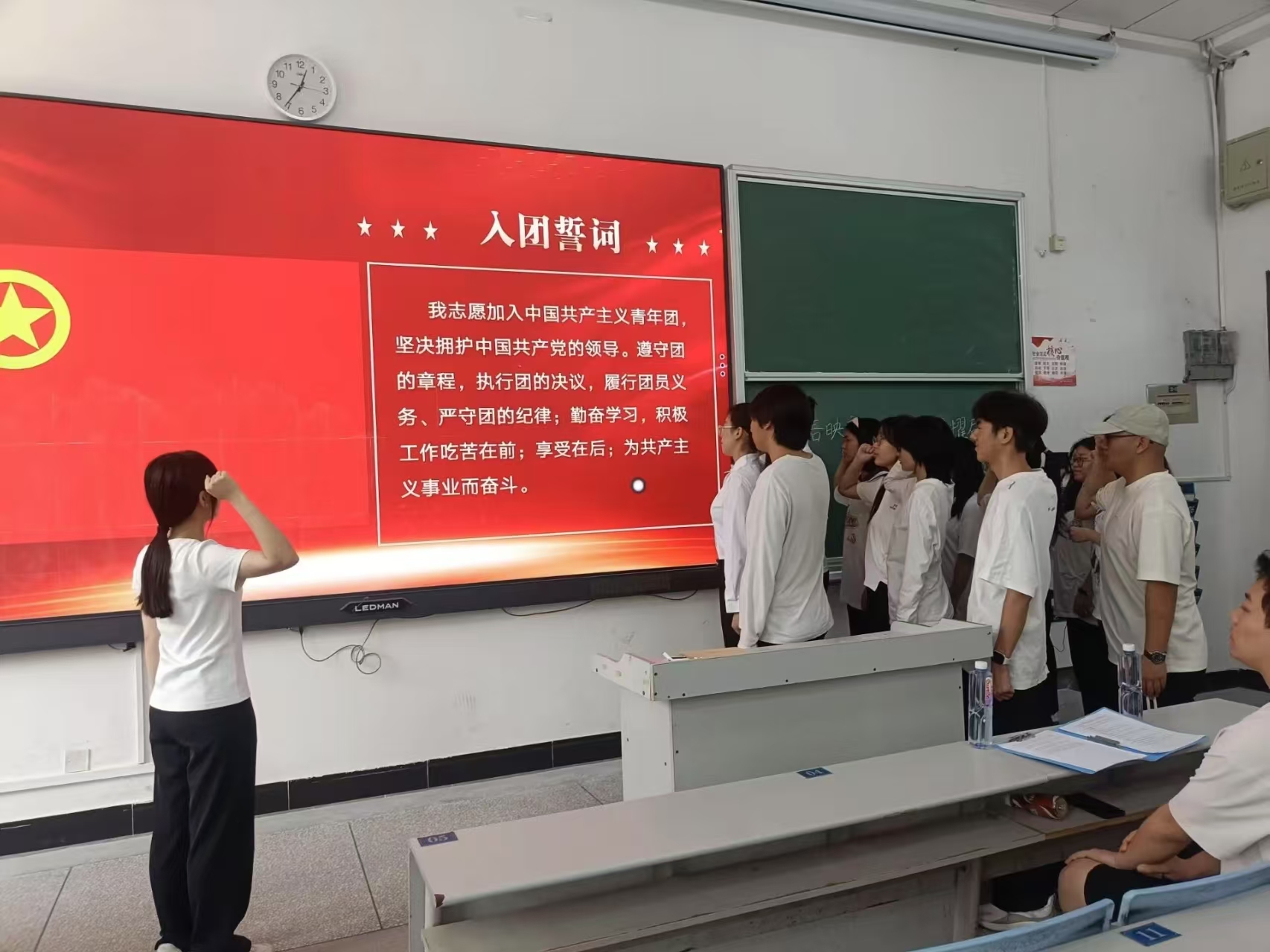 历史文化学院举行 2025年新团员入团仪式